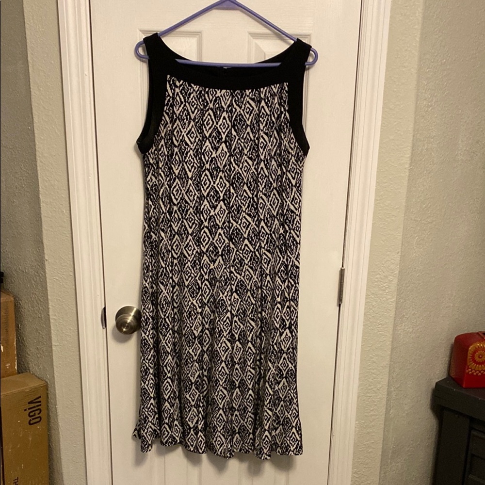 Glamour Black and White Sleeveless Midi Sundress